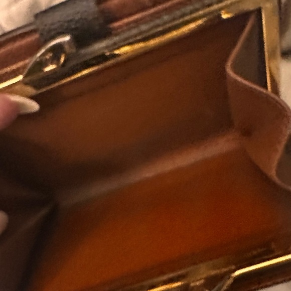 Louis Vuitton RARE KISS LOCK wallet. No call outs - Picture 3 of 5